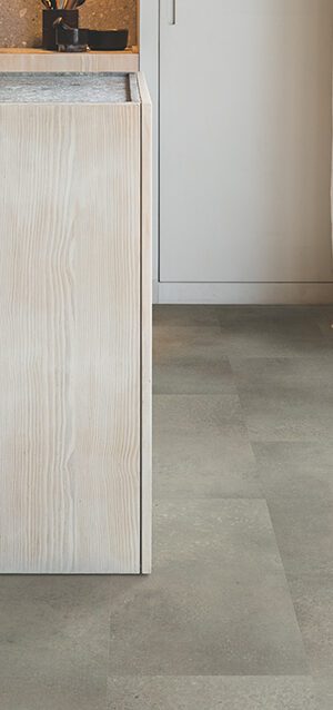 Вінілова підлога Quick Step Alpha Vinyl Tiles AVST40234 Бетонний камінь